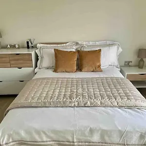 modern-3-bed-town-house-marina-hull.yorkshirehotels.net/