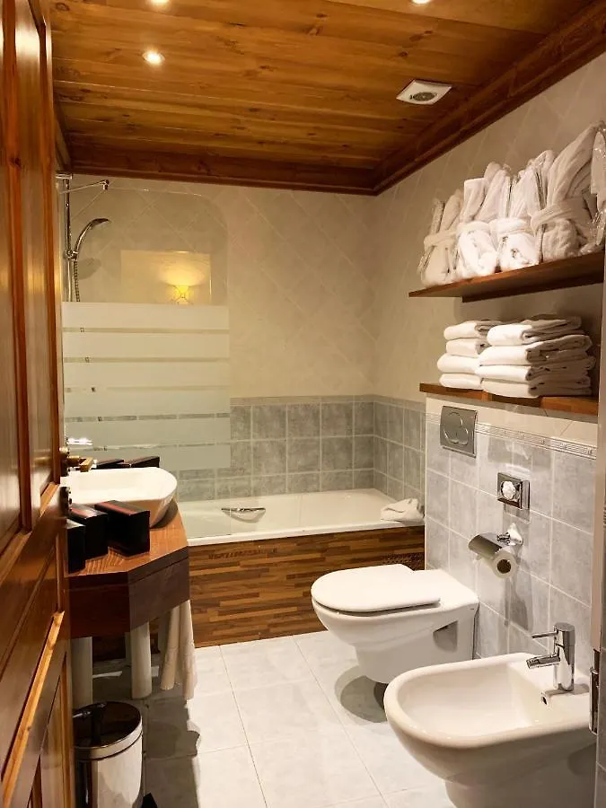 Apartaments Els Llacs Bordes d'Envalira 0*,
